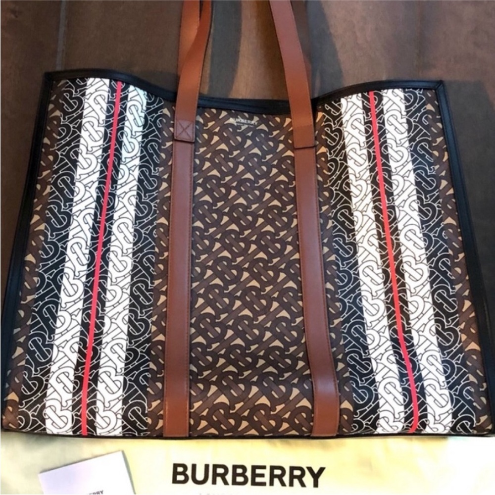 BURBERRY Monogram large Tote -like new, (made in Italy) great for traveling❗️